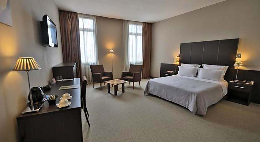 TANA Hotel