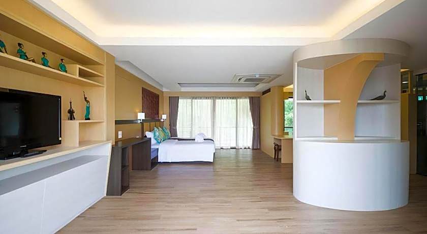 Phi Phi Nice Beach Hotel Hip