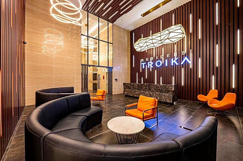 Zulanie Suite Troika Residence, SPACIOUS AND COZY WITH POOL, Free Wifi & Netflix in Golden Triangle of Kota Bharu