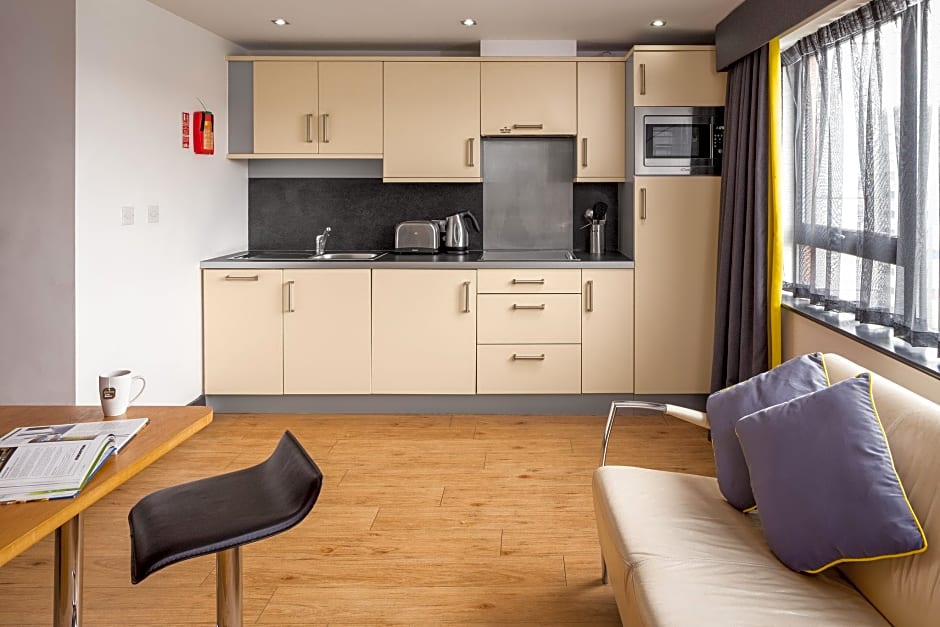 Aparthotel Roomzzz Leeds City West