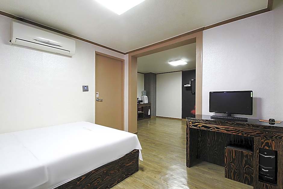 Hotel Lie