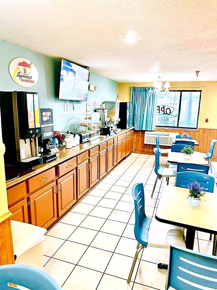 Super 8 by Wyndham Warrenton