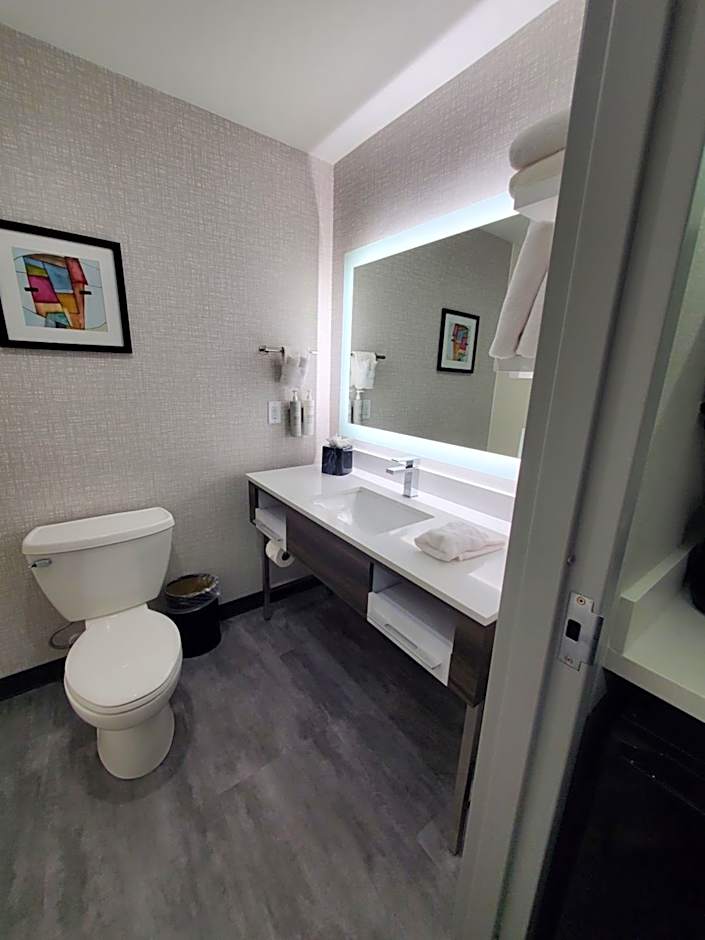 Hampton Inn By Hilton Olathe