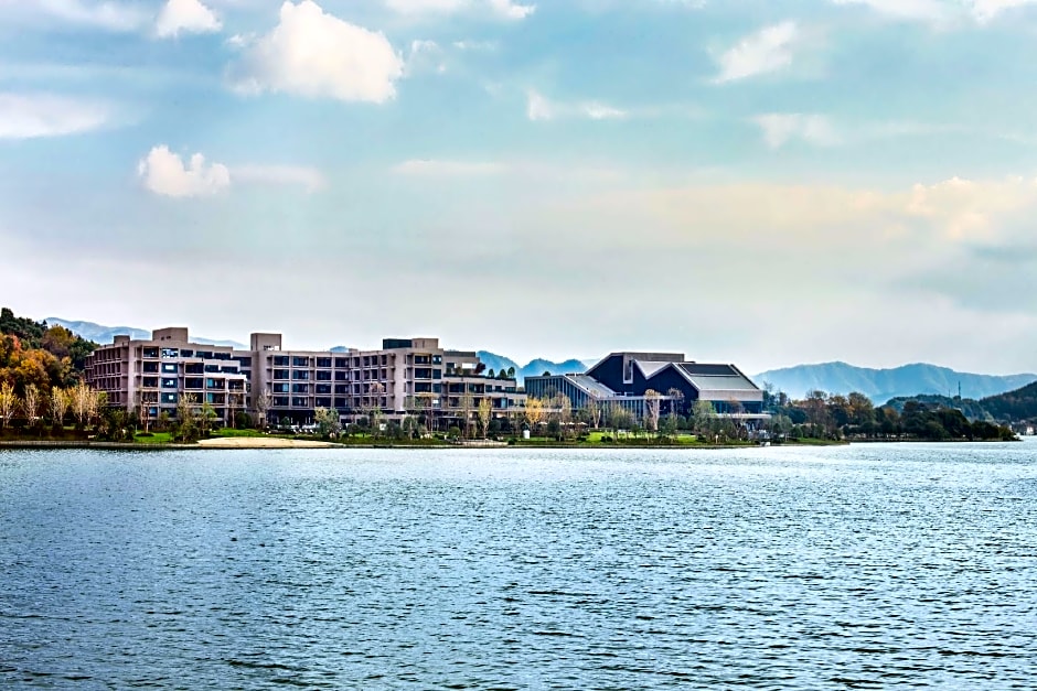 Hilton Ningbo Dongqian Lake Resort
