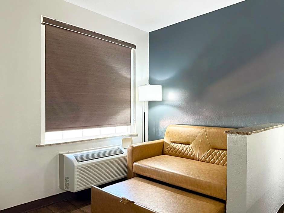 Quality Inn & Suites Greenville I-65