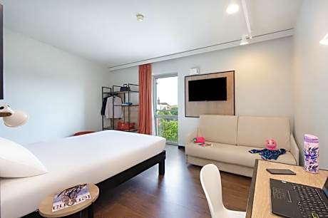 Family Room with One Double Bed and One Double Sofa Bed