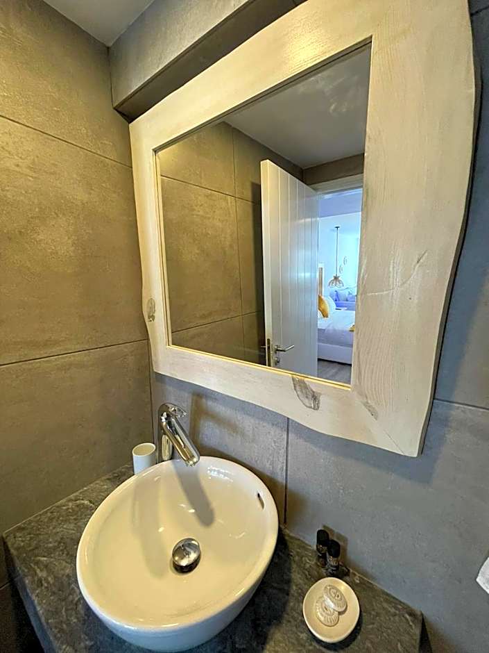 Ocean Dreams Suites - By the Harbour