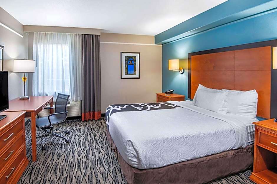 La Quinta Inn & Suites by Wyndham San Antonio Brooks City Base