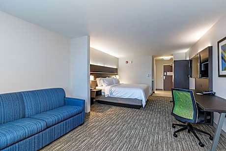 1 King Suite Mobility Accessible Tub