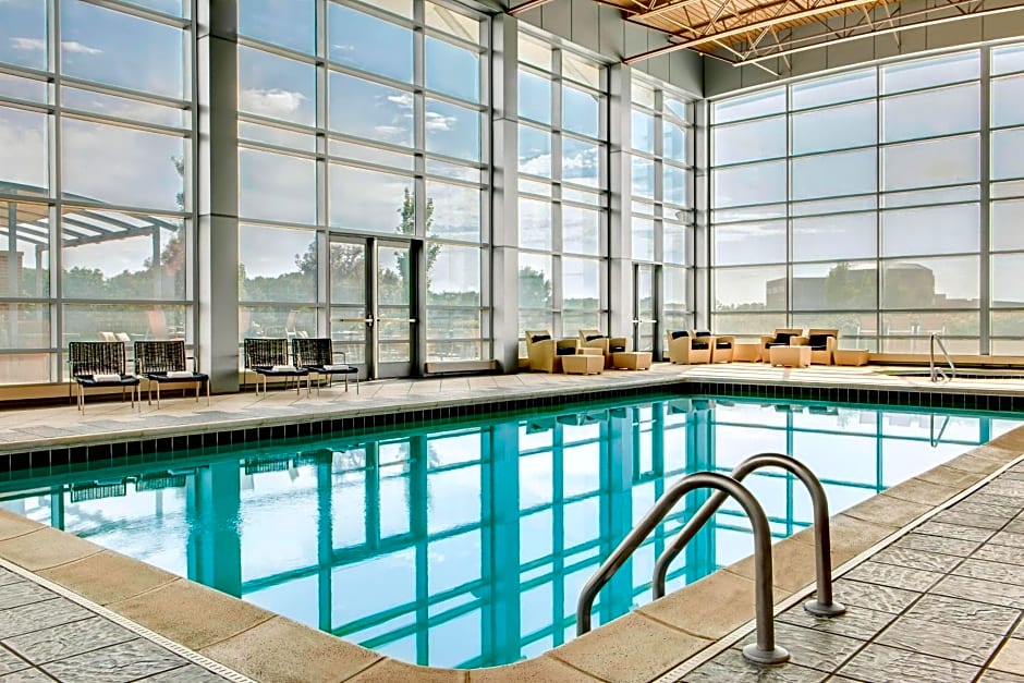 Sheraton Overland Park Hotel At The Convention Center