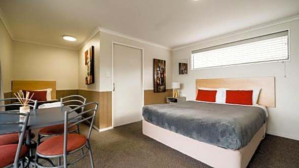 Lakes Edge Holiday Park