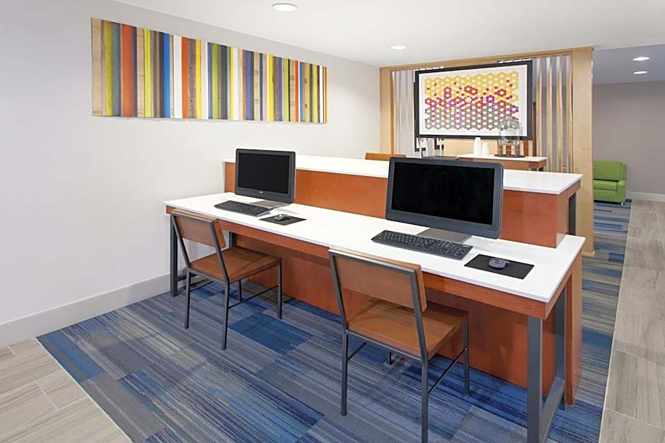 Holiday Inn Express Hotel & Suites Lake Zurich-Barrington By IHG