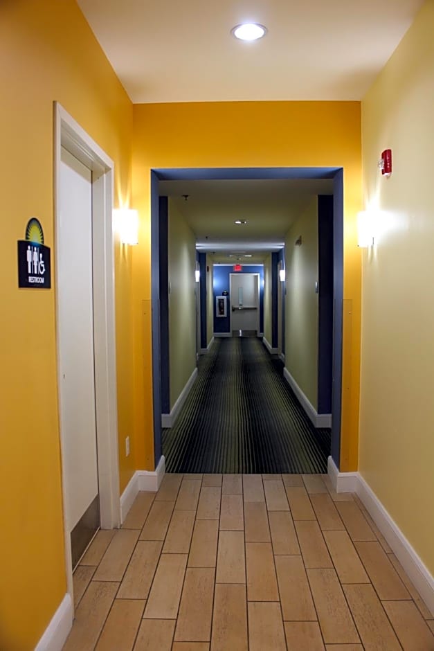 Days Inn by Wyndham Victoria