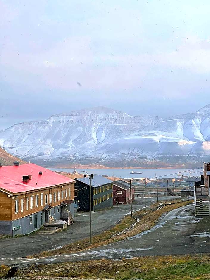 Gjestehuset 102 - your home away from home!