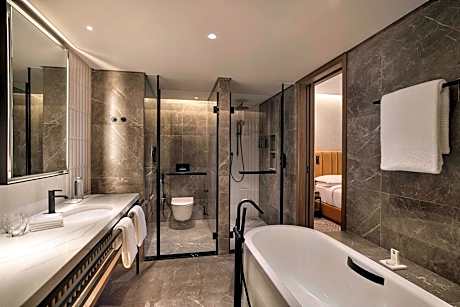 Junior Suite, 1 King Bed, City View (1 King Bed)