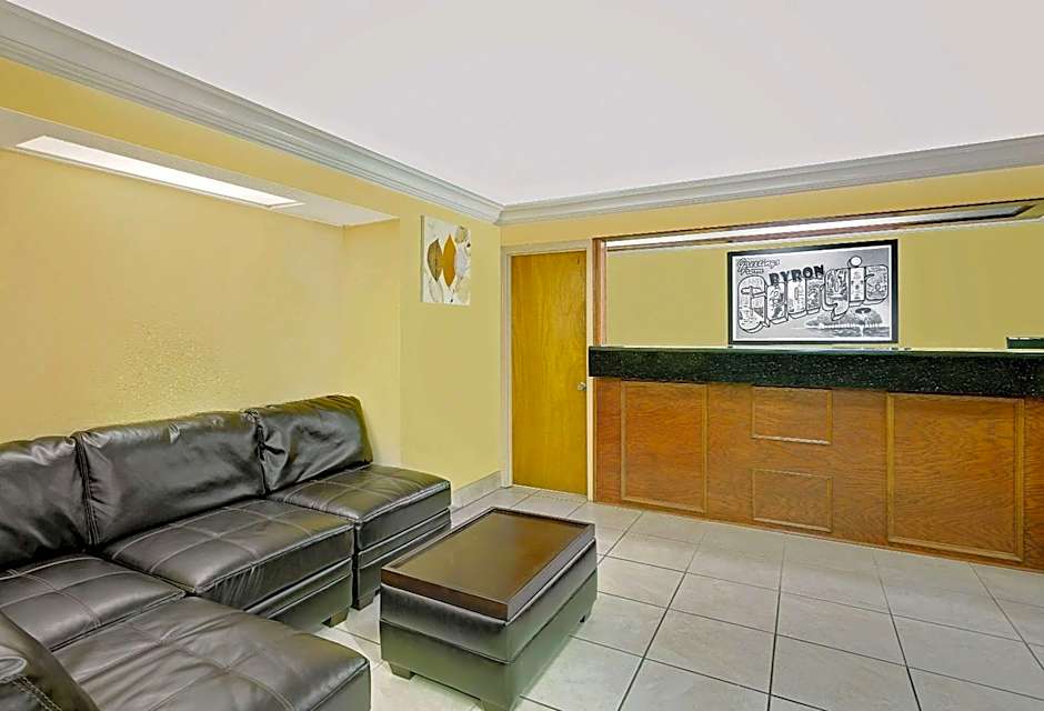 Super 8 by Wyndham Byron/South Macon