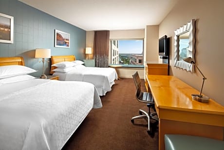 Guest Room with Two Double Beds and City View - Club Lounge Access