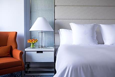 Deluxe King Room with City View