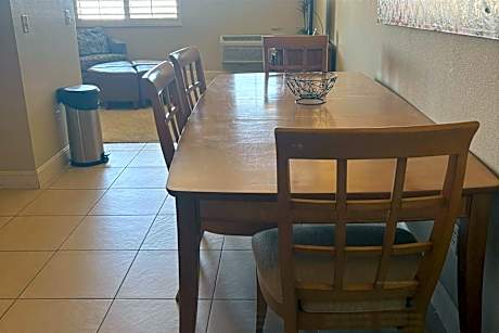 1 King Bed One-Bedroom Suite Non-Smoking