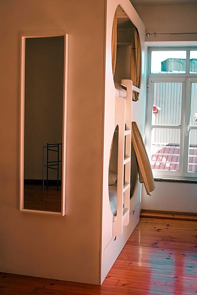 Urban Garden Porto Central Hostel