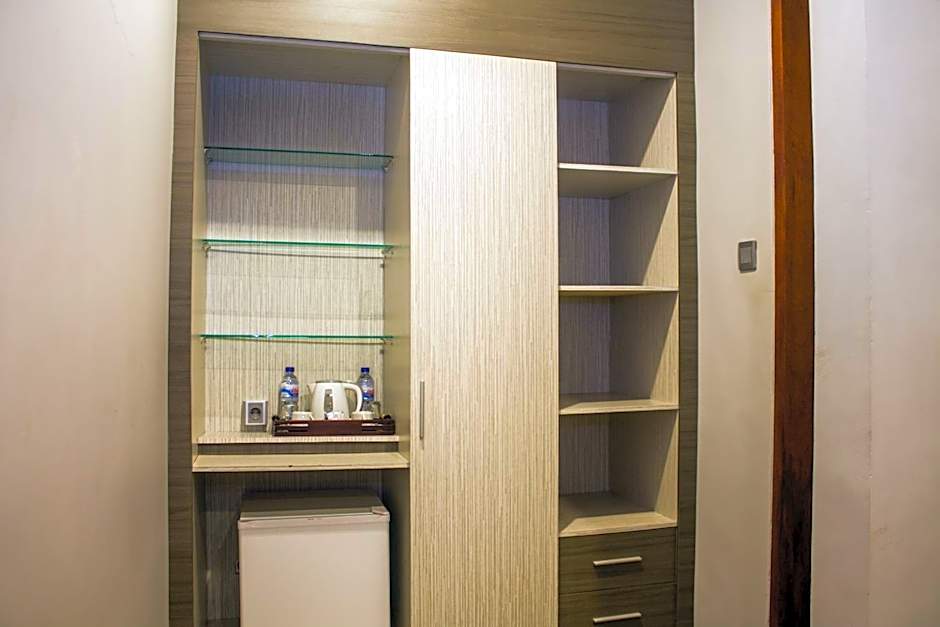Transera Kamini Legian Hotel