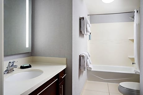 One-Bedroom Corner King Suite with Sofa Bed - Hearing Accessible