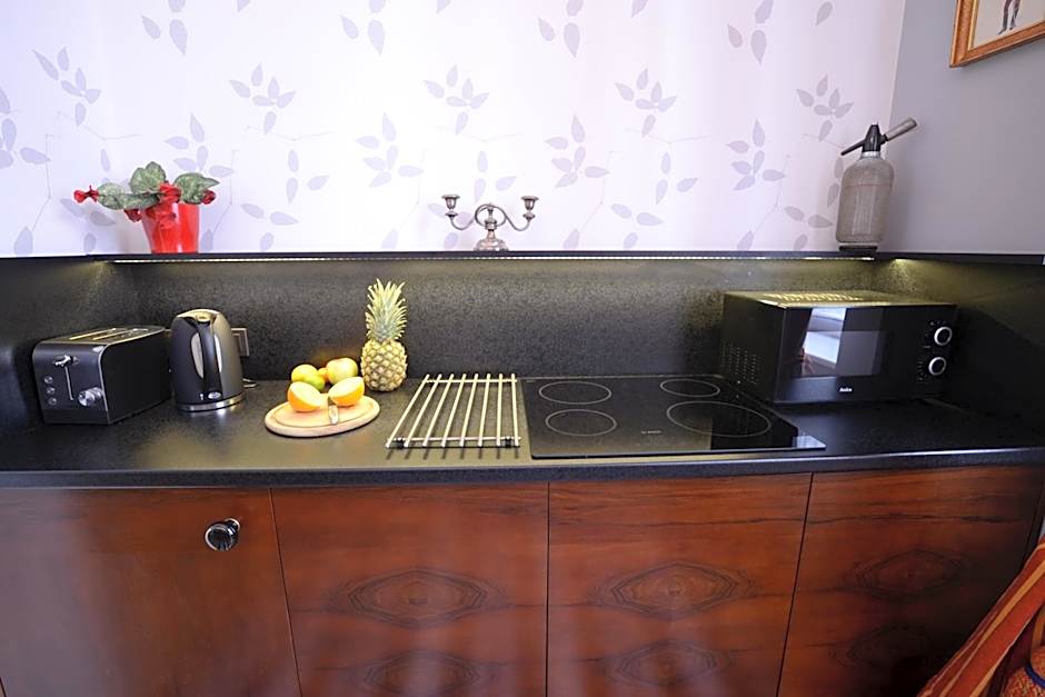 Crystal Suites Old Town