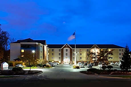 Sonesta Simply Suites Cleveland North Olmsted Airport