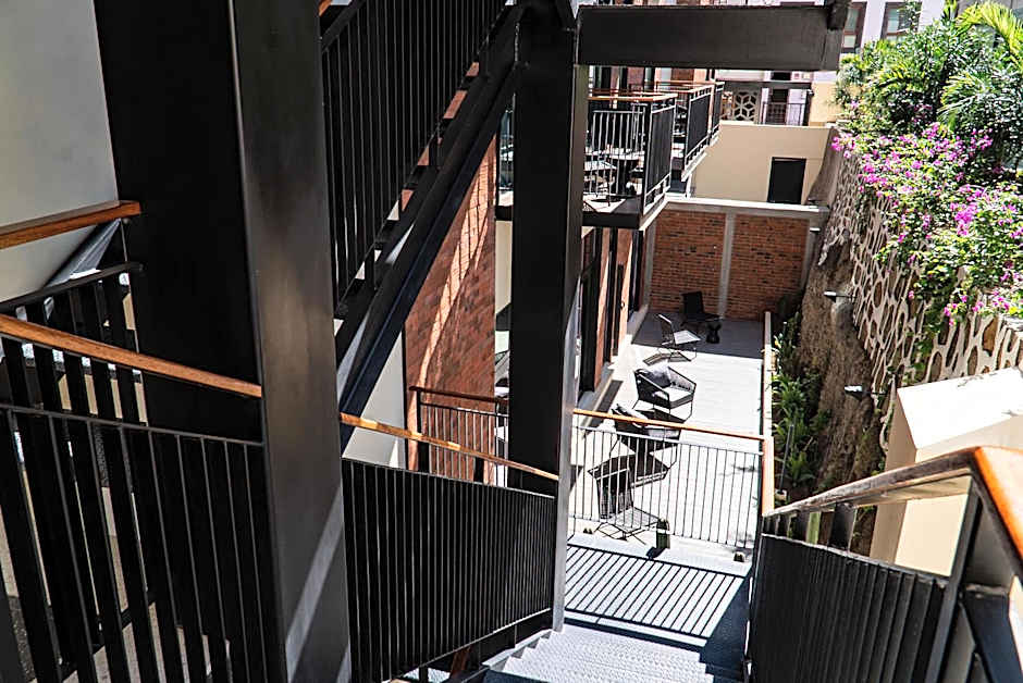 Flamboyan Hotel & Residences