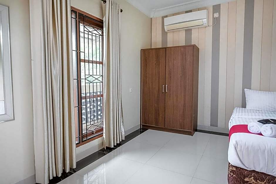 RedDoorz Syariah near Jamtos Jambi 2