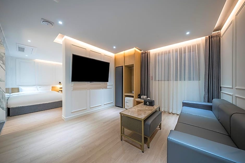 Brown Dot Hotel Pyeonghwa plaza