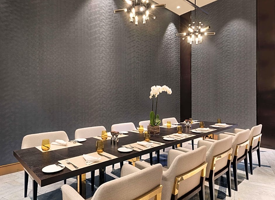 AlRayyan Hotel Doha - Curio a collection by Hilton