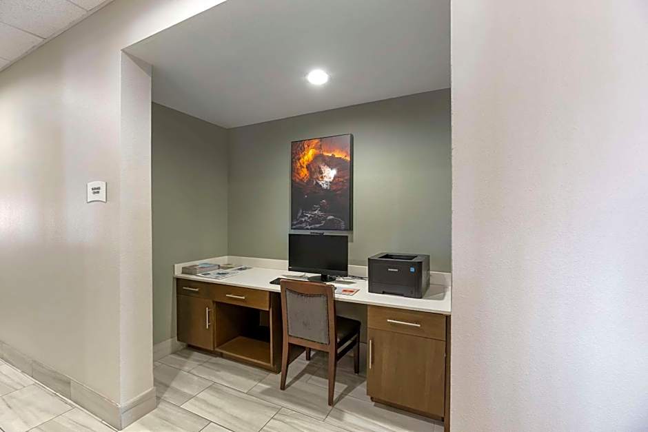 Quality Inn & Suites Carlsbad Caverns Area