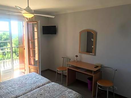 Double or Twin Room with Sea View