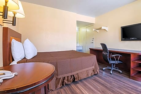 Queen Room - Accessible/Non-Smoking