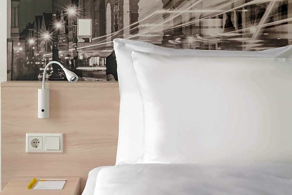 Super 8 by Wyndham Augsburg