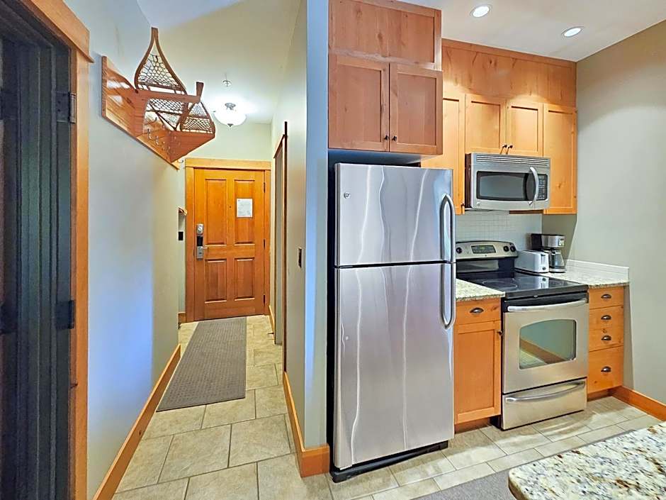 Timberline Lodges by Fernie Lodging Co