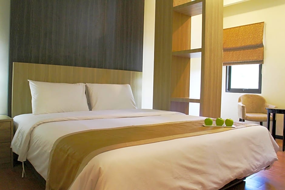 @Hom Premiere Abepura