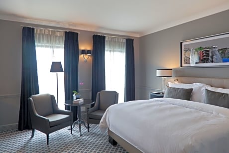 Deluxe Room King Bed