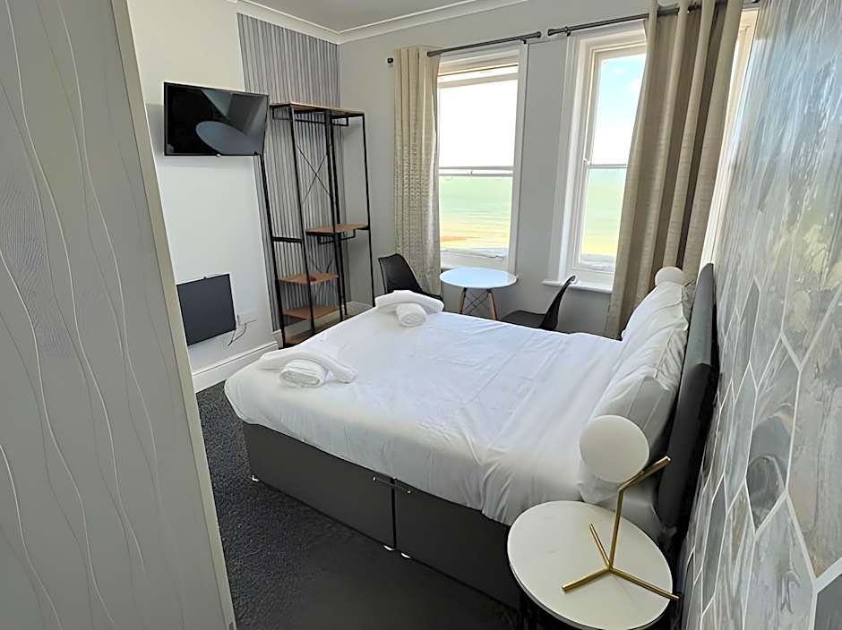 OYO Marine Parade Hotel, Eastbourne Pier