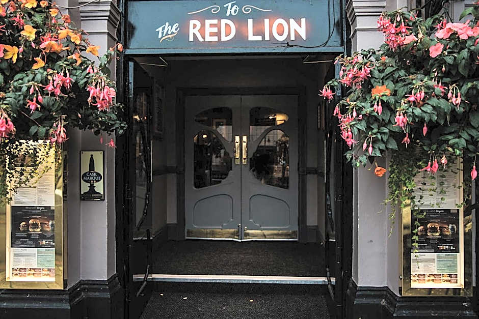 OYO The Red Lion Hotel