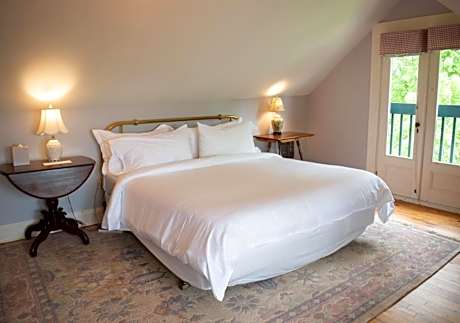 Avaloch Suite, 2 Rooms, King Bed, 2 Sofa Beds, Mountain View