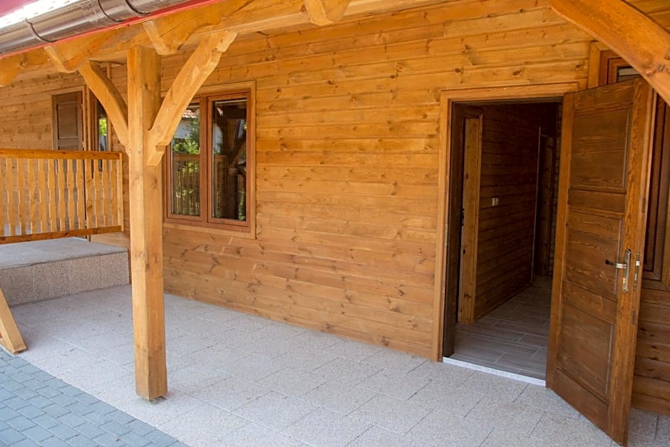 JANTAR Pokoje i Domki u Reni