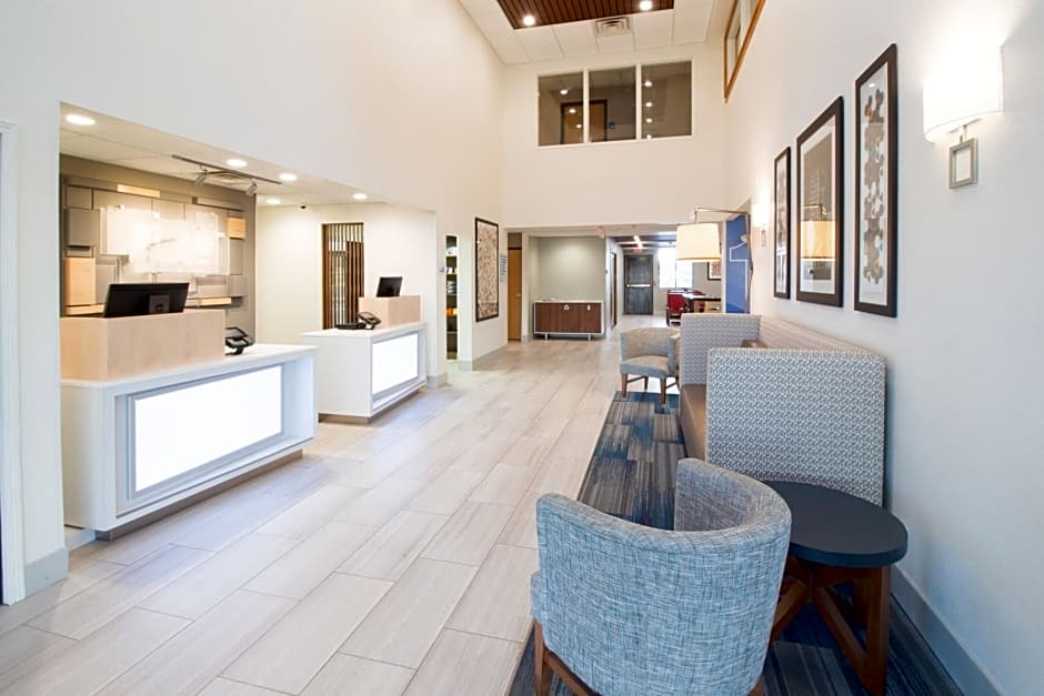 Holiday Inn Express & Suites - Worthington by IHG