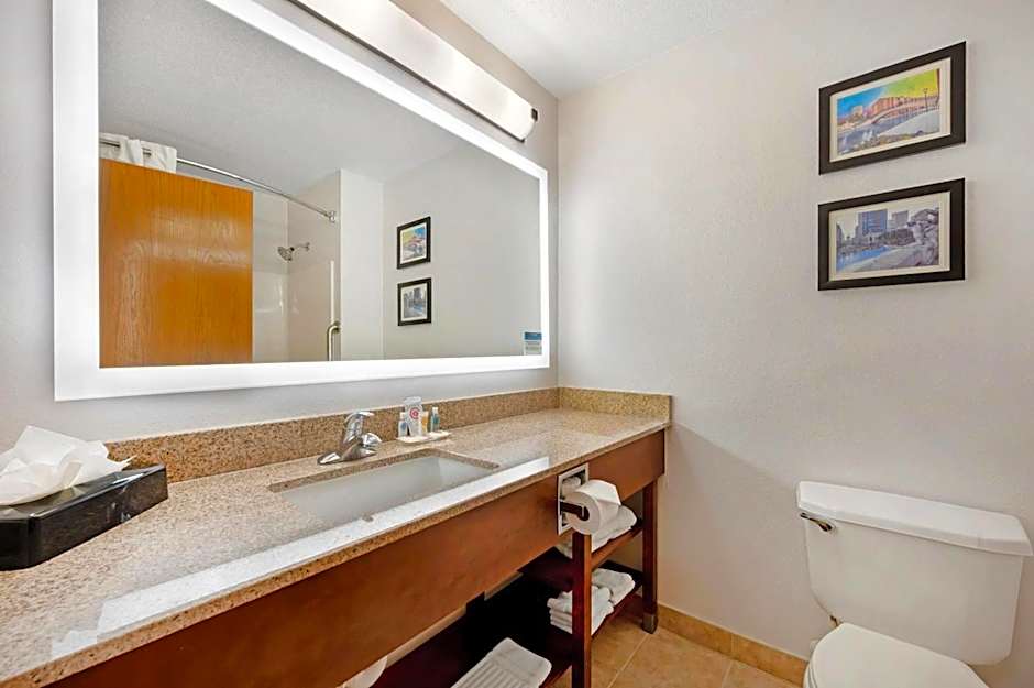 Comfort Inn & Suites North Greenfield