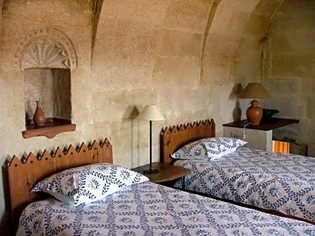 House (3 - 5 Adults)