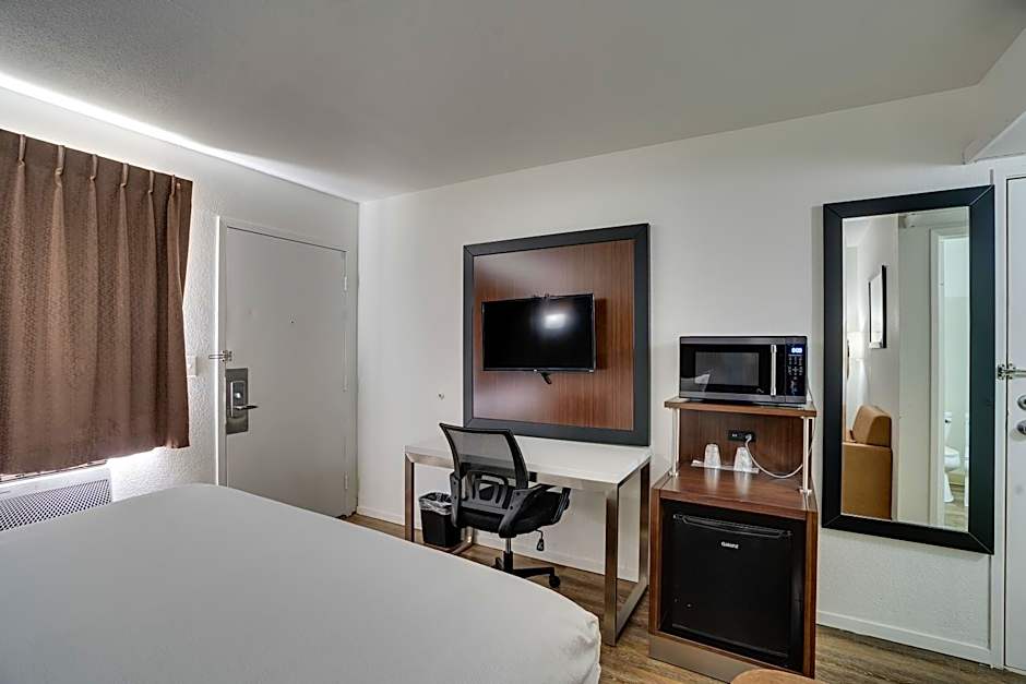 Econo Lodge Stockton near I-5 Fairgrounds