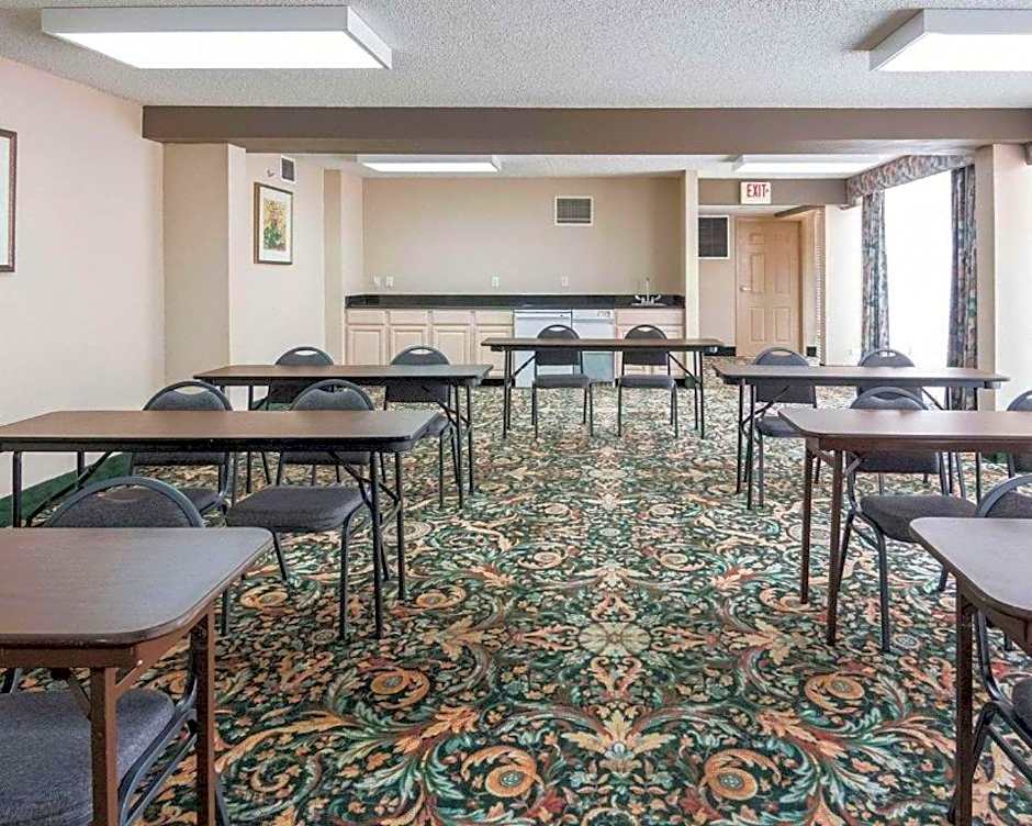 Economy Inn & Suites