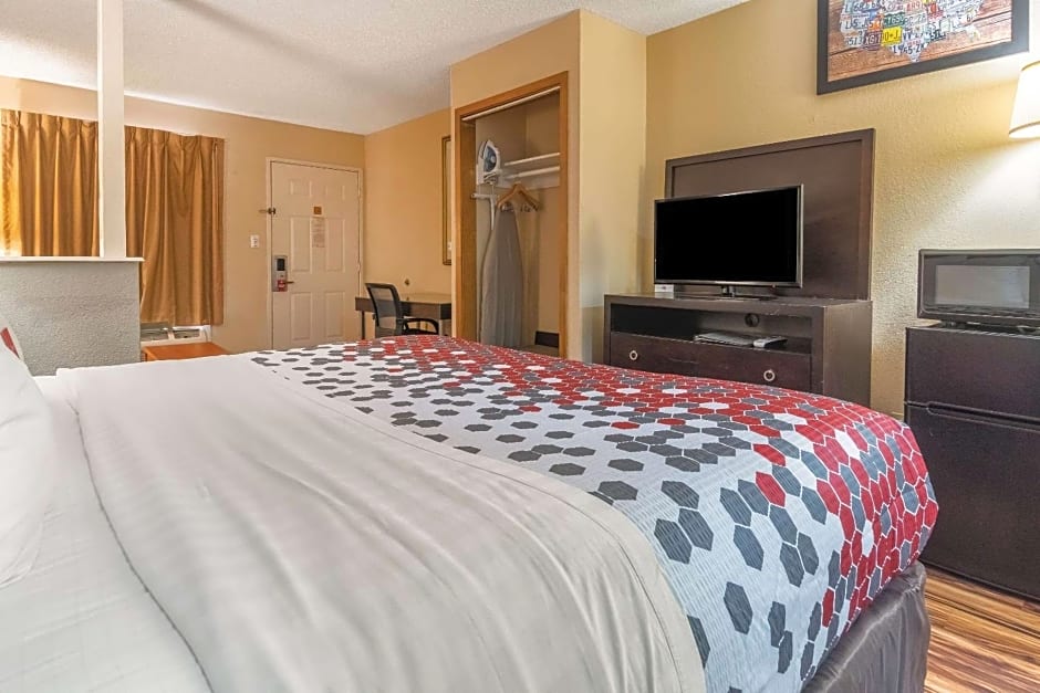 Econo Lodge Hillsboro I-35