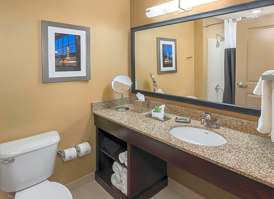 ClubHouse Hotel & Suites Fargo